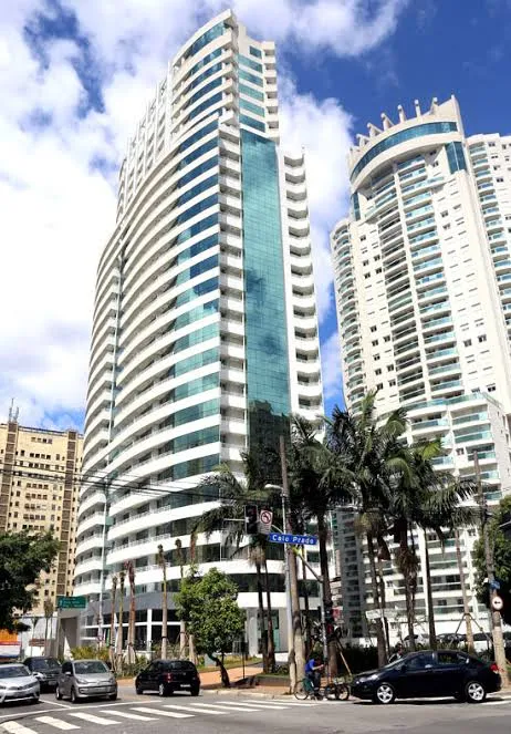 Edifício onde fica o escritório, visto da esquina com a Rua Caio Prado.